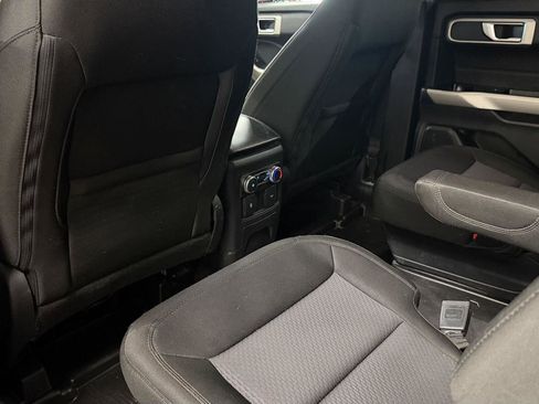 Used 2022 Ford Explorer XLT image 23