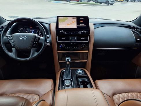 Used 2024 INFINITI QX80 Sensory AWD/4WD image 5