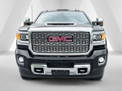 Used 2018 GMC Sierra 3500 Denali w/ Duramax Plus Package AWD/4WD image 2