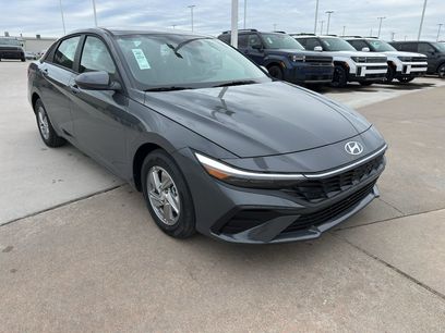 New 2026 Hyundai Elantra SE