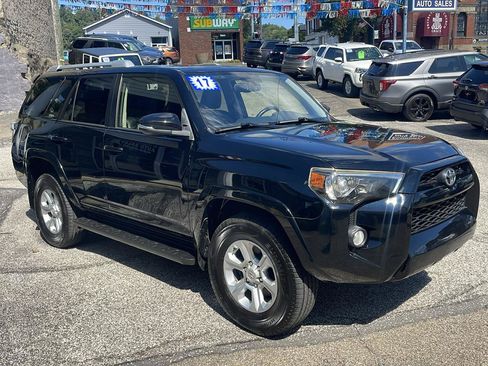 Used 2017 Toyota 4Runner SR5 Premium AWD/4WD image 3