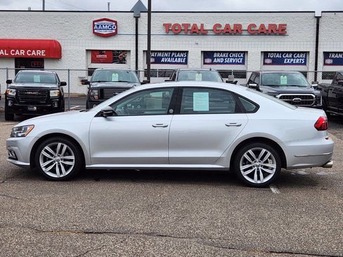 Used 2019 Volkswagen Passat 2.0T Wolfsburg w/ Wheels & Sunroof Package image 3