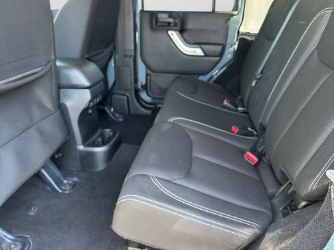 Used 2014 Jeep Wrangler Unlimited Rubicon w/ Connectivity Group AWD/4WD image 10
