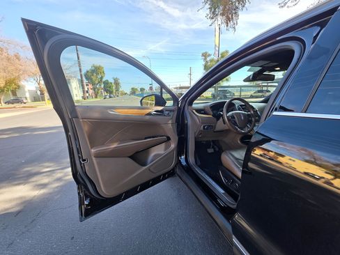 Used 2016 Lincoln MKC Reserve image 9