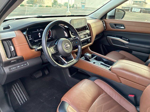 Certified 2024 Nissan Pathfinder Platinum FWD image 12