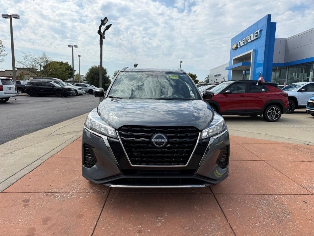 Used 2023 Nissan Kicks SR w/ SR Premium Package FWD image 2