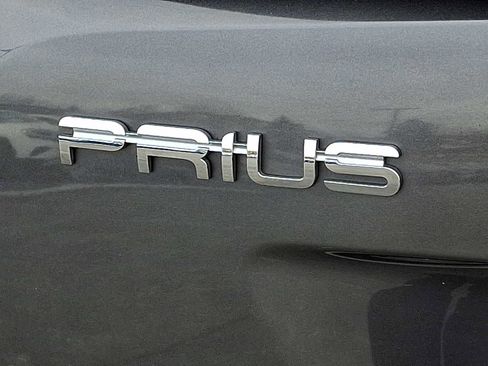 Used 2016 Toyota Prius Four image 25