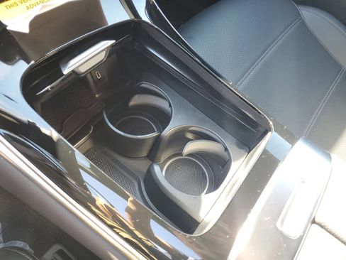 Used 2025 Mercedes-Benz GLC 300 image 31