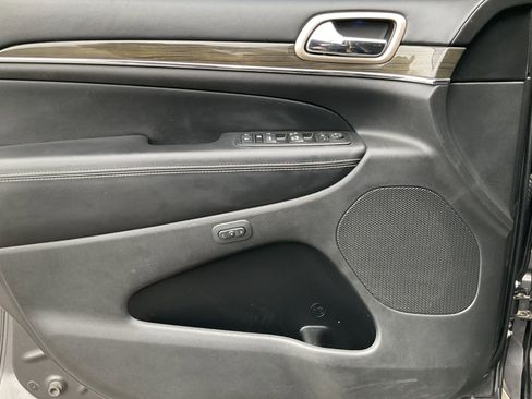 Used 2015 Jeep Grand Cherokee Overland image 30