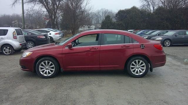 Used 2011 Chrysler 200 Touring FWD image 9