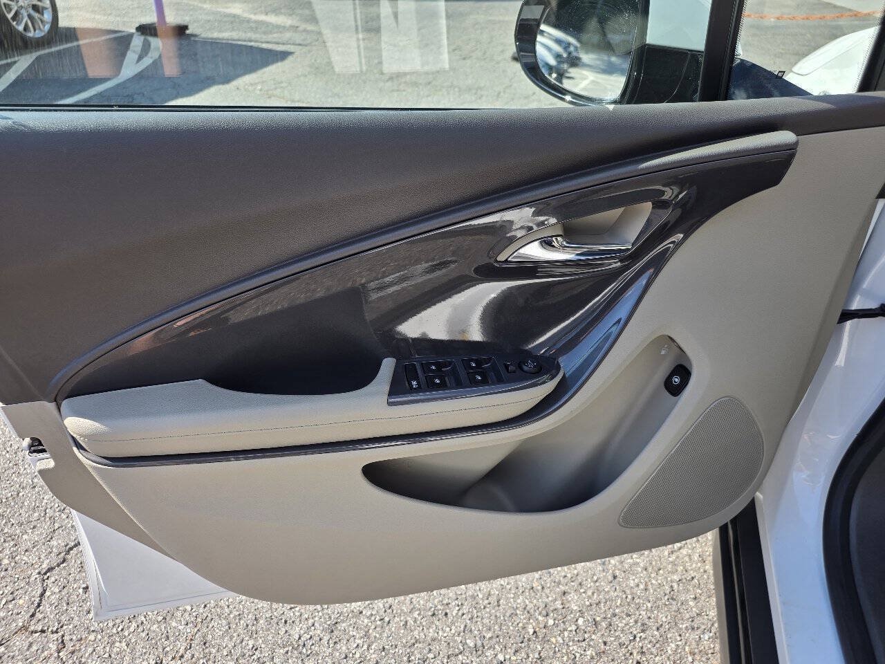 Used 2013 Chevrolet Volt w/ Enhanced Safety Package 2 FWD image 11