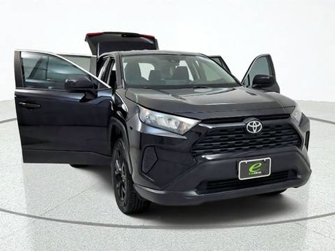 Used 2022 Toyota RAV4 LE FWD image 12