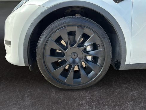 Used 2023 Tesla Model Y Long Range AWD/4WD image 9
