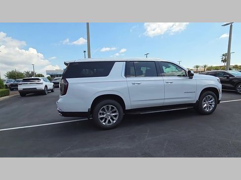 New 2026 Chevrolet Suburban Premier AWD/4WD image 24