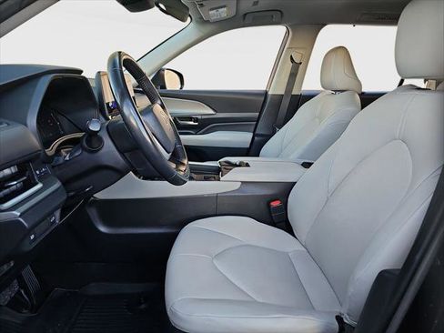 Certified 2025 Toyota Grand Highlander AWD Hybrid image 16