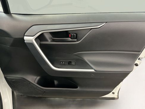 Used 2025 Toyota RAV4 LE image 33