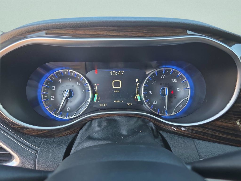 Used 2024 Chrysler Pacifica Limited FWD image 39