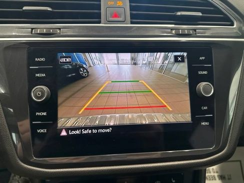 Certified 2023 Volkswagen Tiguan SE AWD/4WD image 30
