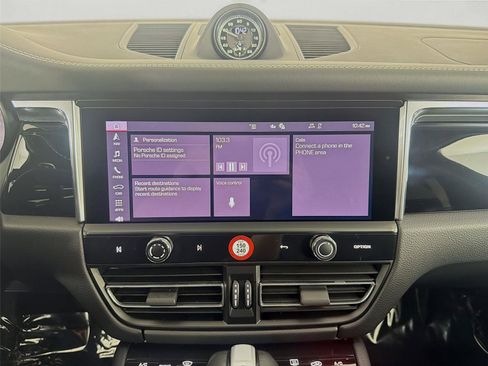 Certified 2025 Porsche Macan base image 18