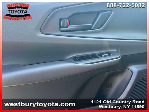 Used 2023 Toyota Prius LE image 19