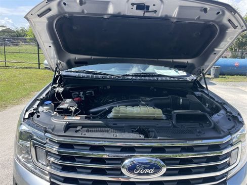 Used 2021 Ford Expedition XLT image 27