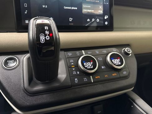 Used 2020 Land Rover Defender 110 SE image 24