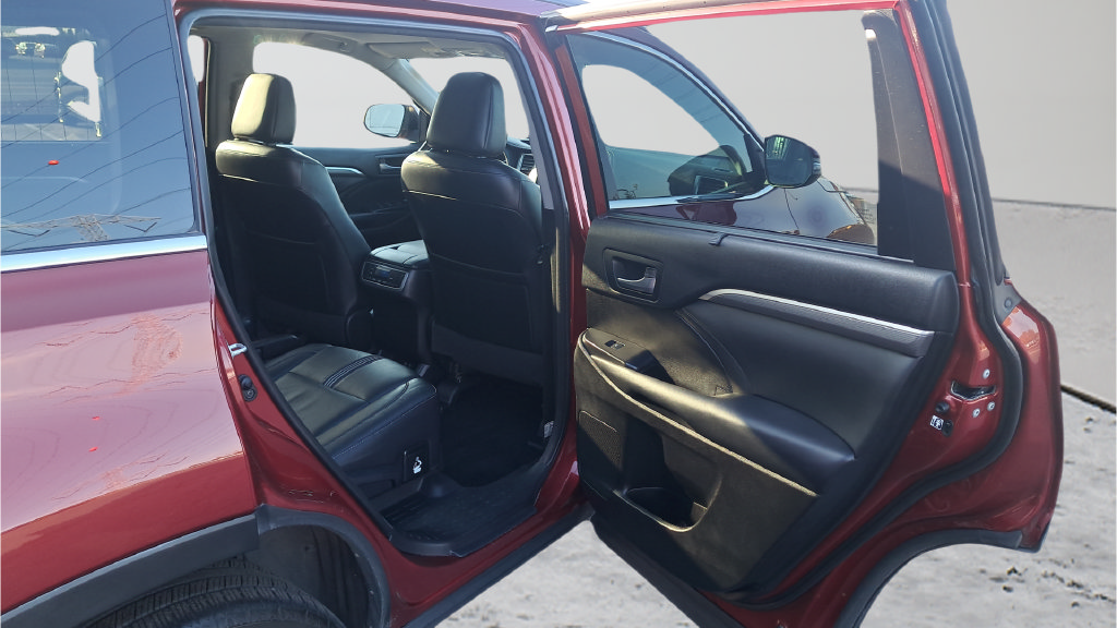 Used 2018 Toyota Highlander SE AWD/4WD image 13