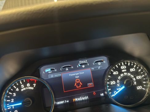 Used 2015 Ford F150 Lariat w/ Equipment Group 501A Mid image 16