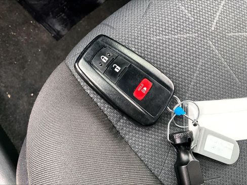 Used 2024 Toyota RAV4 XLE FWD image 14
