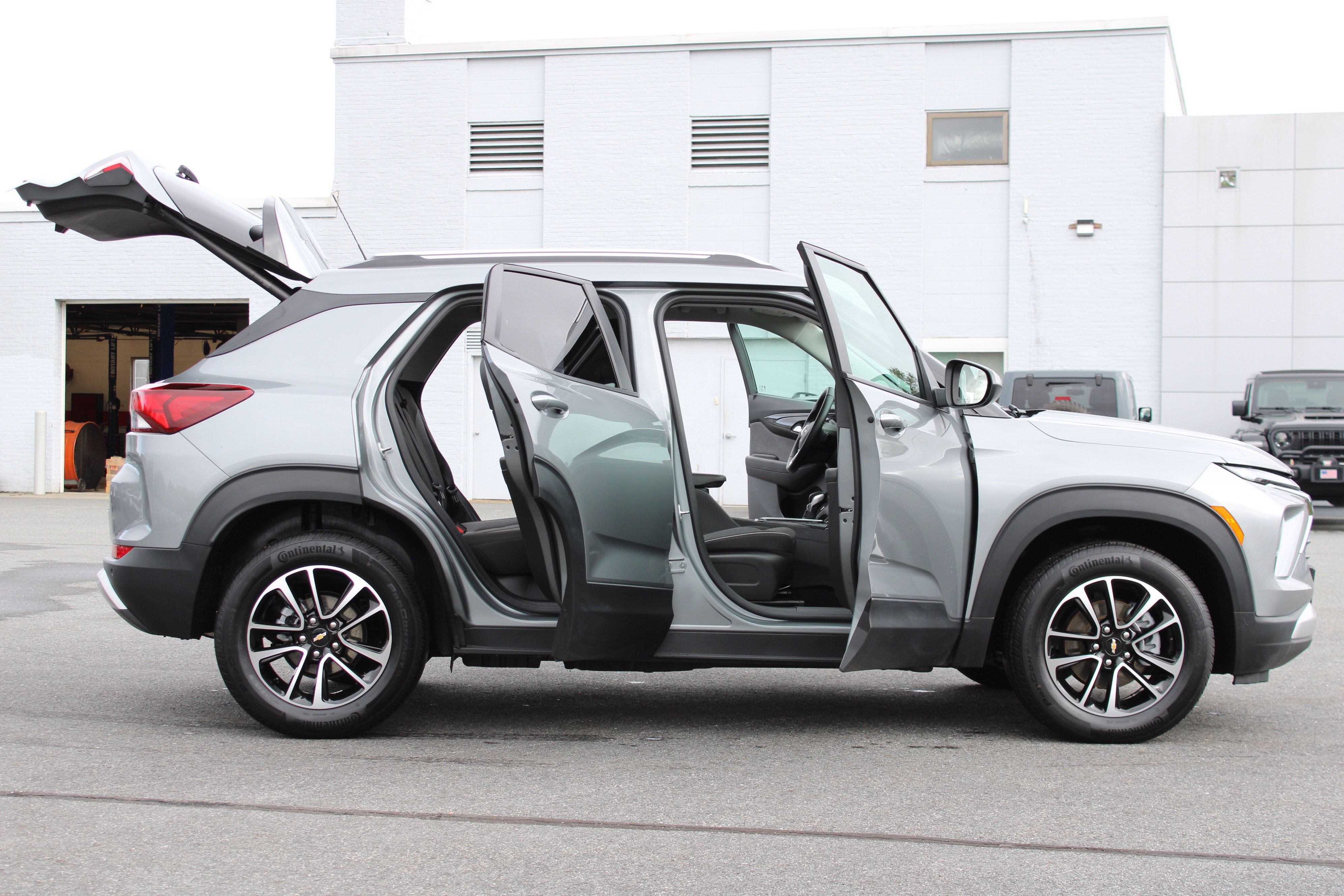 Used 2025 Chevrolet TrailBlazer LT w/ Convenience Package AWD/4WD image 13
