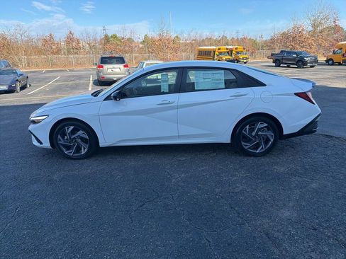 New 2025 Hyundai Elantra Sport image 2