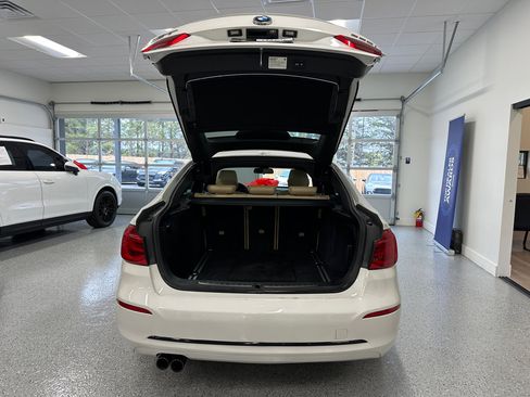 Used 2018 BMW 330i Gran Turismo xDrive image 14