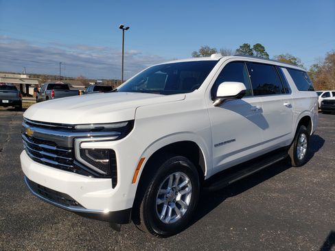 New 2026 Chevrolet Suburban LT w/ Comfort Package image 2