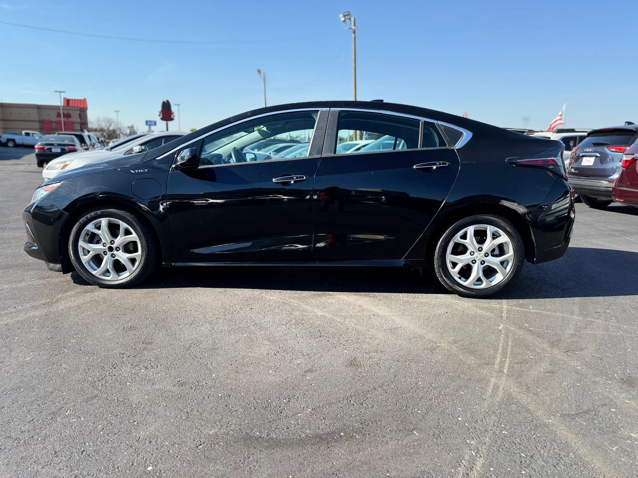 Used 2017 Chevrolet Volt Premier w/ Driver Confidence II Package FWD image 6
