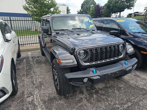 Used 2024 Jeep Wrangler Unlimited w/ Convenience Group AWD/4WD image 3