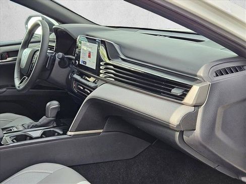 Used 2025 Toyota Camry SE FWD image 19