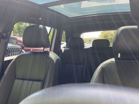 Certified 2023 Volkswagen Tiguan SE R-Line AWD/4WD image 25