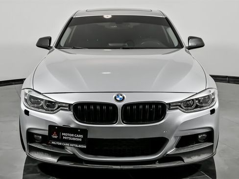 Used 2018 BMW 320i xDrive Sedan image 4