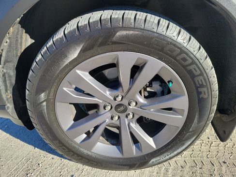 Used 2022 Ford Explorer XLT w/ Equipment Group 202A image 12