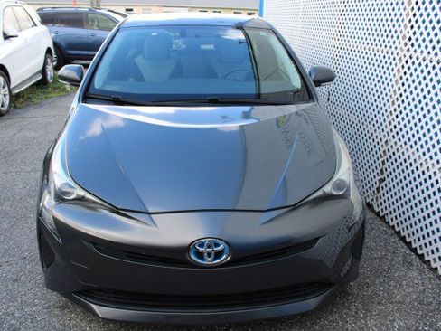 Used 2016 Toyota Prius Three image 8