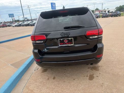 Used 2020 Jeep Grand Cherokee Altitude RWD image 11