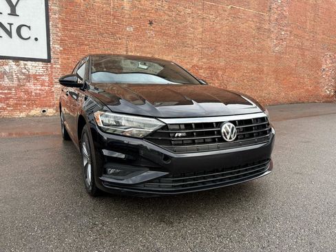Used 2019 Volkswagen Jetta R-Line w/ R-Line Cold Weather Package FWD image 2