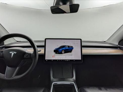 Used 2022 Tesla Model Y Long Range image 23