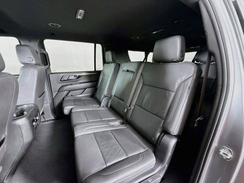 Used 2025 Chevrolet Suburban Z71 AWD/4WD image 18