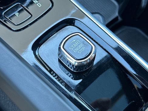 Certified 2023 Volvo XC60 B5 Ultimate w/ Climate Package image 28