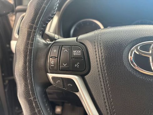Used 2017 Toyota Highlander XLE AWD/4WD image 18