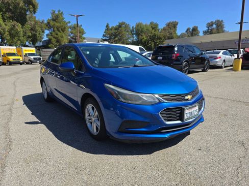 Used 2017 Chevrolet Cruze LT w/ Convenience Package image 4