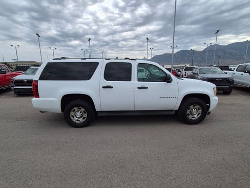 Used 2009 Chevrolet Suburban 2500 LS w/ Skid Plate Package AWD/4WD image 2