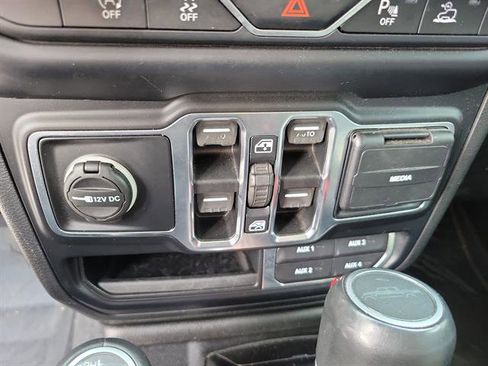Used 2020 Jeep Gladiator Overland AWD/4WD image 14