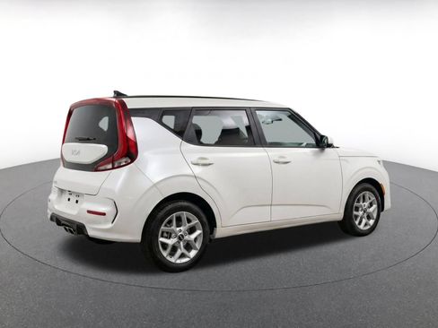 Used 2025 Kia Soul LX w/ LX Technology Package FWD image 18